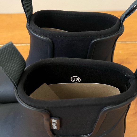 Merry People Bobbi Rain Boot. - Picture 3 of 5